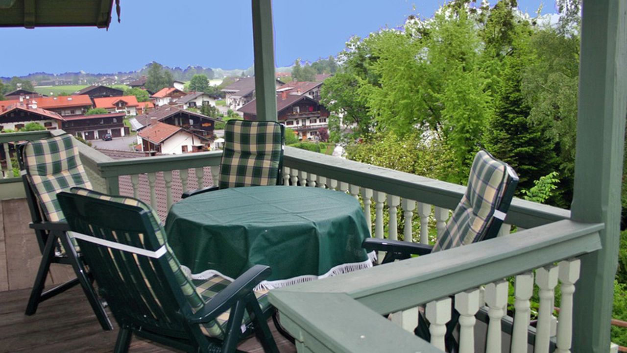 Freisitz im 1. OG mit Blick über Oberaudorf Freisitz im 1. OG mit Blick über Oberaudorf